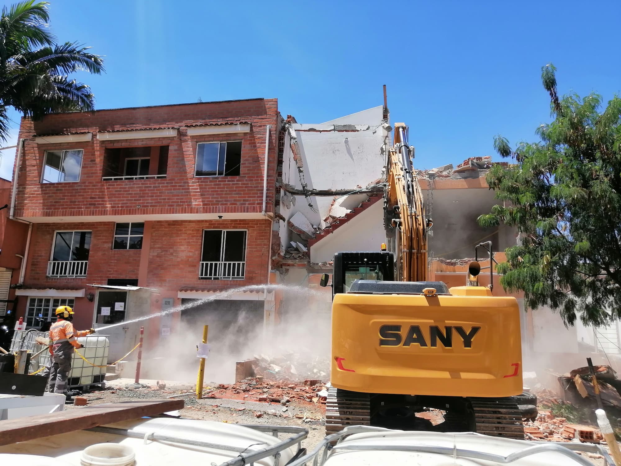 Desmantelamiento y demoliciones 16